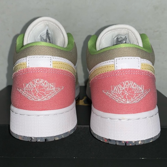 Air Jordan 1 Low SE Pastel Grind Vivid Green GS 7Y/ 8.5W - Picture 4 of 5